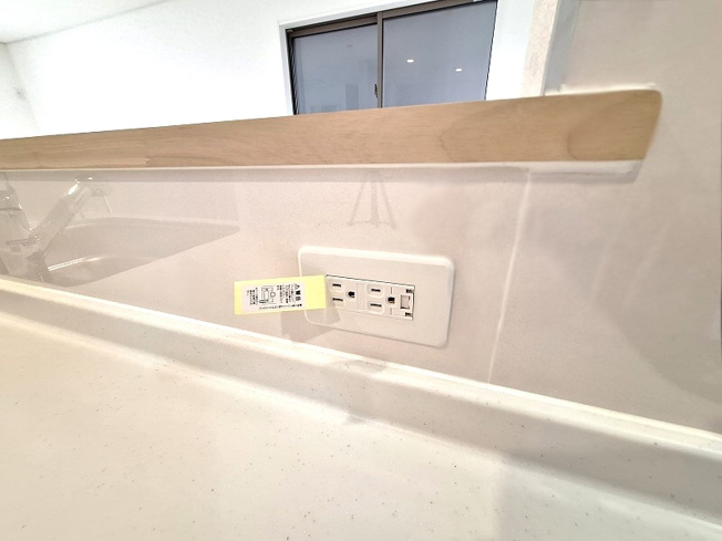 【キッチン】 | 板橋区赤塚2丁目　新築一戸建住宅　全1棟　（成増店） | 料理中も、会話が途切れない幸せ。リビング全体を見渡せる、特等席の対面式キッチン。