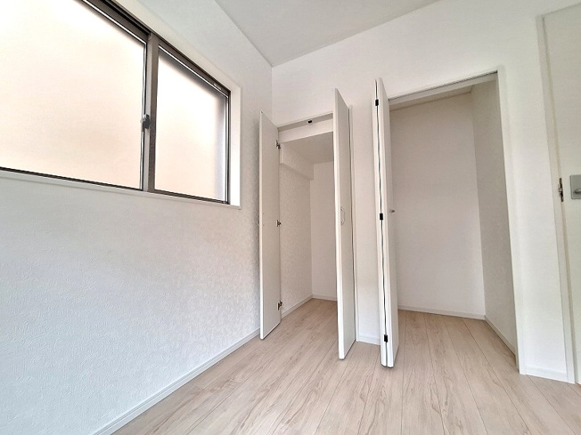 【収納】 | 板橋区赤塚2丁目　新築一戸建住宅　全1棟　（成増店） | 4.5帖の洋室内収納内部の様子。