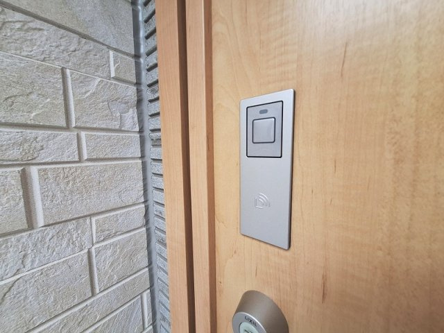 【外観】 | 板橋区赤塚2丁目　新築一戸建住宅　全1棟　（成増店） | 電子キーを採用。鍵をささずに、スムーズな出入り。