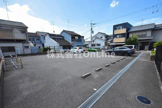 レオパレスライズ　フリーの駐車場