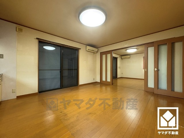西宮市名塩2丁目の居間・リビング|心地よい空間が広がるリビングで、家族みんなが快適に過ごせる時間を提供。