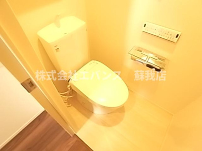 【トイレ】 | Ｄ-ＲＯＯＭ新宿Ⅰ-Ｂ  | 落ち着いた色調のトイレです