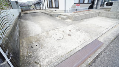 【駐車場】 | 鈴張（星が丘）内外装リフォーム済み5ＬＤＫ戸建て | 車３台～Ｐできます