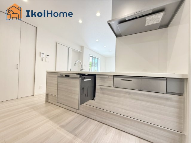 明石市魚住町中尾全3棟　3号棟　　新築戸建　のキッチン|◆同社施工例◆年中無休：当日予約可●シンクは傷や汚れが付きにくく音を大幅に軽減する静音仕様