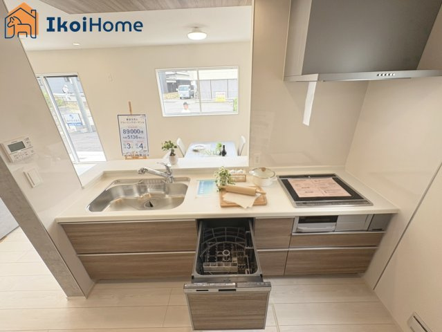 明石市魚住町中尾全3棟　3号棟　　新築戸建　のキッチン|【ホームページに現地動画掲載中】●年中無休：当日予約可●家事の時短に欠かせない食洗機を完備！ 