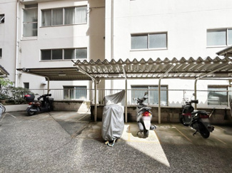 【駐車場】 | バイク置き場。空き区画の有無や駐輪料金、サイズおよび排気量規定などについては、改めてお問い合わせください。～即日のご見学可能～　お問合せはお気軽にどうぞ。