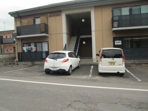 フォーレス西ケ丘の駐車場