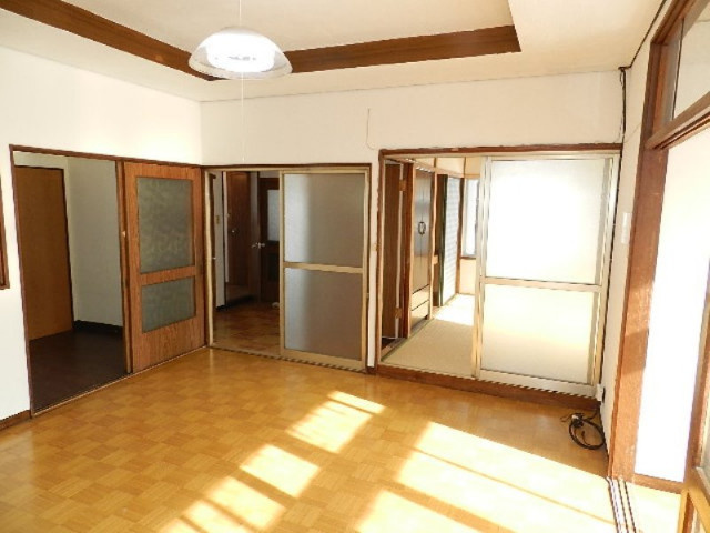 登別市登別東町２丁目22-1戸建の居間・リビング