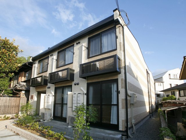 レオパレスビロージュ中山手の外観|外観は落ち着いています