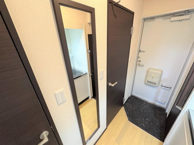 クレイノ石井町の玄関|収納もある玄関です