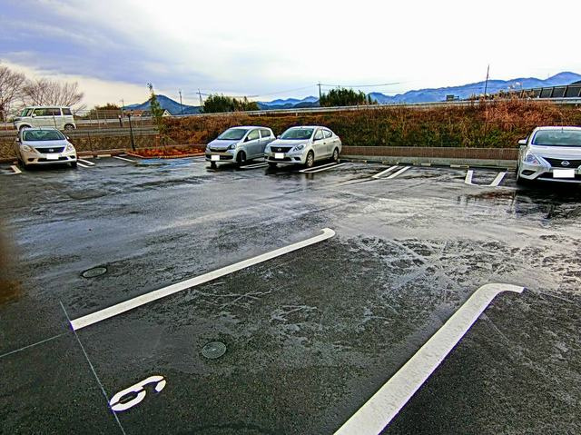 ラッフィナートの駐車場