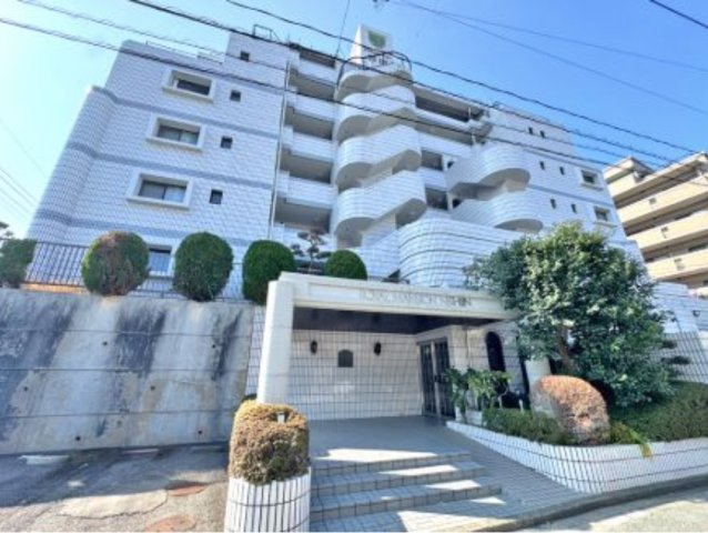 ロイヤルマンション西新の外観|綺麗に整備されている外観です☆