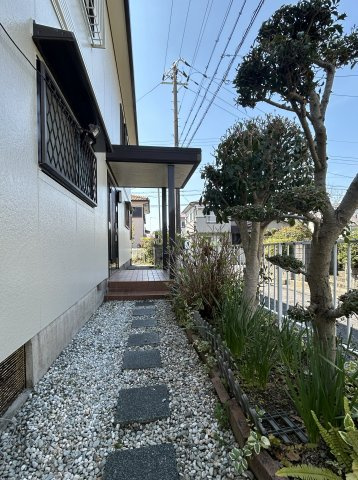 和泉市青葉台1丁目戸建のエントランス|玄関アプローチ