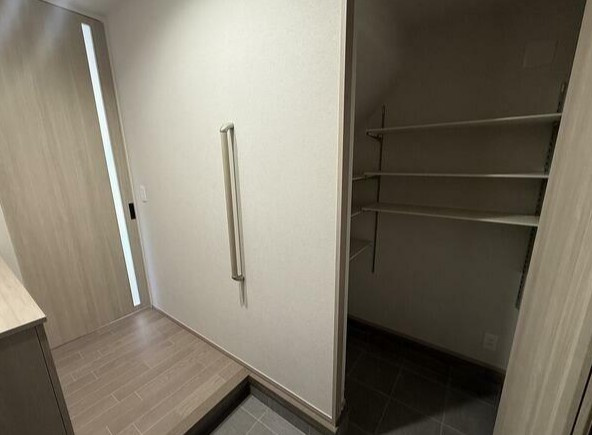 Kolet三鷹大沢の玄関