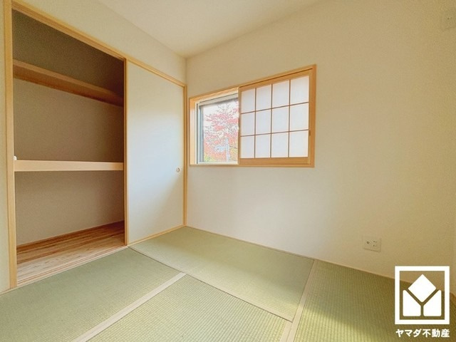西宮市甲陽園目神山町の和室|客間にもなる十分な広さの和室です。子どもの遊び場、お昼寝スペース、時には書斎にも。和室があると、暮らしの幅がぐんと広がる。