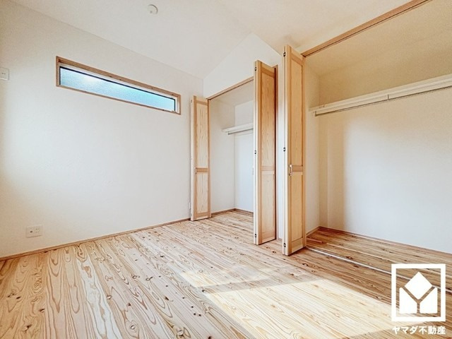 西宮市甲陽園目神山町の寝室|全居室に収納がございますので、お部屋の広さを最大限に活用できます。
