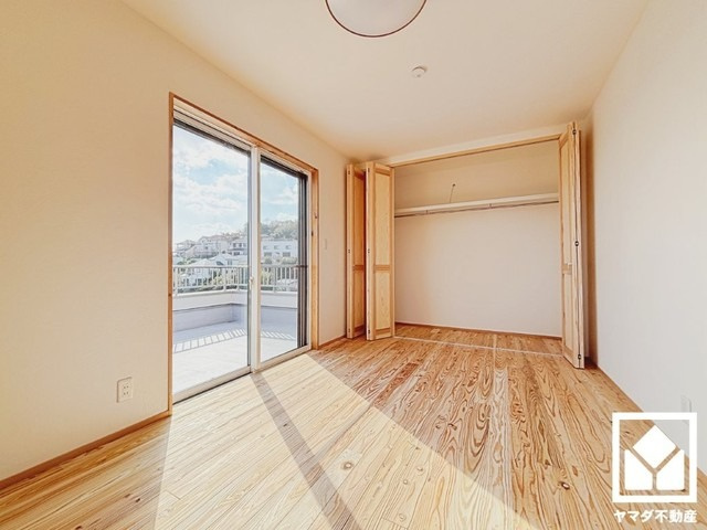 西宮市甲陽園目神山町の子供部屋|約7.5帖の3階洋室です。お子様のお部屋などにも丁度良い広さです。
