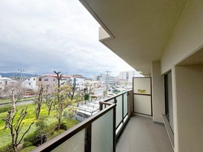 【展望】 | ファミール岸和田ステージⅠ | 穏やかな風が舞い込む快適な住まいで、眺めも綺麗ですので開放的な気分になれますよ♪