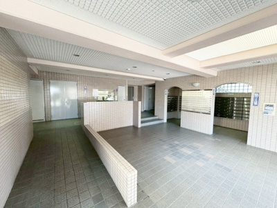 【エントランス】 | ファミール岸和田ステージⅠ | エントランス！管理が行き届いた綺麗なマンションですよ♪