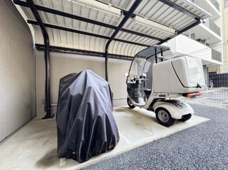 【駐車場】 | バイク置き場。空き区画の有無や駐輪料金、サイズおよび排気量規定などについては、改めてお問い合わせください。～即日のご見学可能～　お問合せはお気軽にどうぞ。