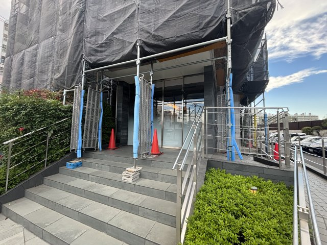 アン・ボルヌのエントランス