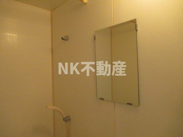 【浴室】 | アリーヴェデルチ小阪（八戸ノ里賃貸） | お風呂に鏡があります