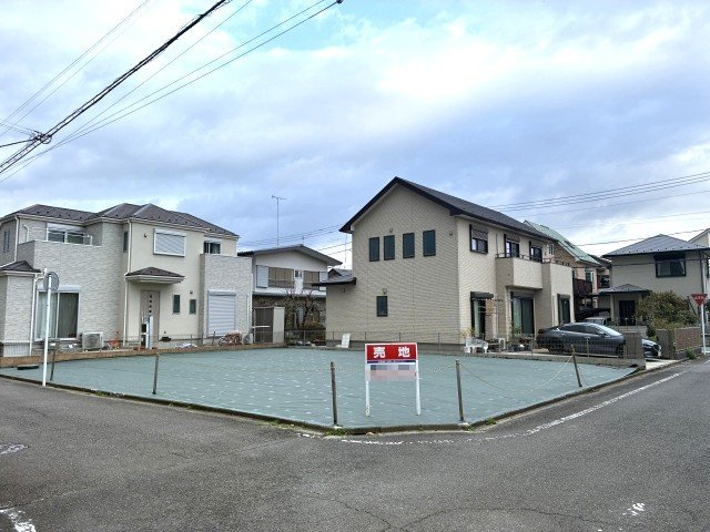 由野台2丁目　建築条件なし売地の前面道路含む現地写真