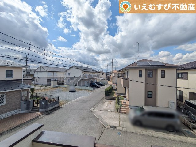 熊谷市玉井南1丁目　中古戸建の展望|高い建物が無く開放感のある展望
バルコニーからの展望も開けていて閑静な住宅地が望めます。日当りも良いですね♪