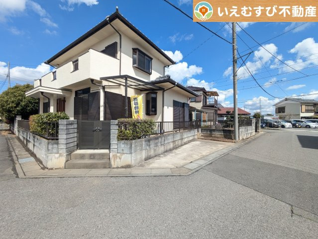 熊谷市玉井南1丁目　中古戸建の駐車場|1台駐車可能なスペース完備
角地で明るく開放的！お車も停めやすい立地です♪