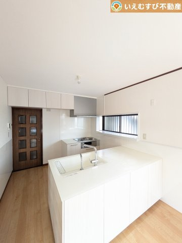 熊谷市玉井南1丁目　中古戸建のキッチン|広々としたキッチン
冷蔵庫や食器棚を置いてもゆとりの広さ！独立した空間でゆっくりお料理♪