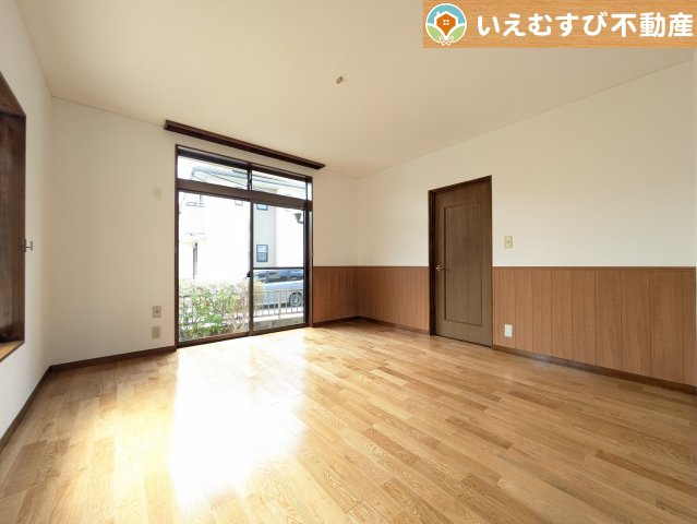 熊谷市玉井南1丁目　中古戸建の居間・リビング|ご家族みんながゆったりくつろげるリビング
ゆとりの空間でくつろいだり遊んだり、家族の時間が楽しみですね♪