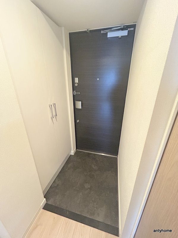 プレサンス本町エクストラ　仲介手数料無料の玄関