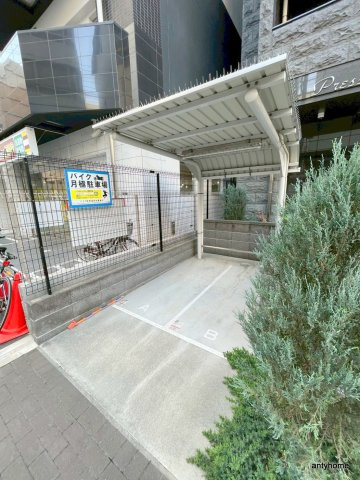 プレサンス本町エクストラ　仲介手数料無料の駐車場