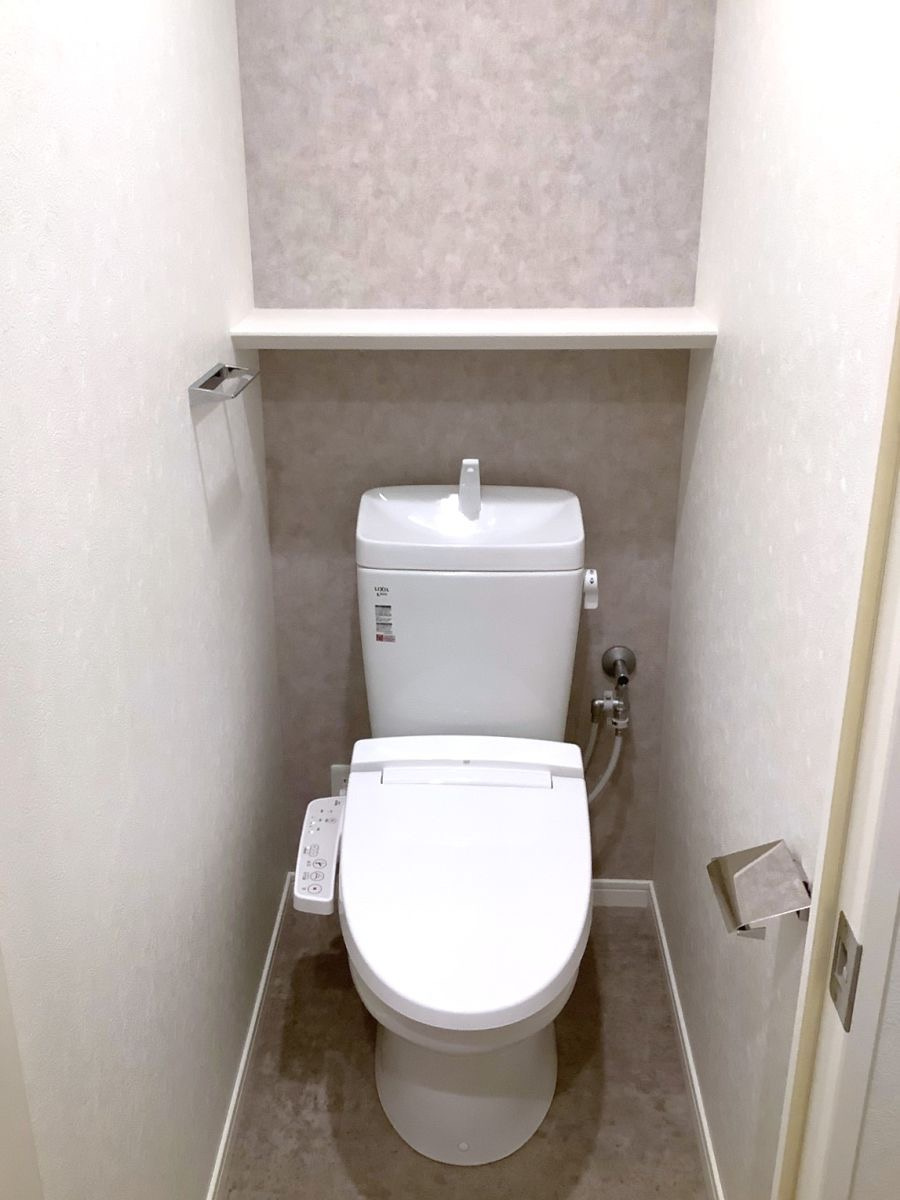 新品家具付きマンション東光16(KaGood福岡)のトイレ