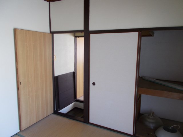 泉が丘４丁目テラスハウス西端の収納|2F北側