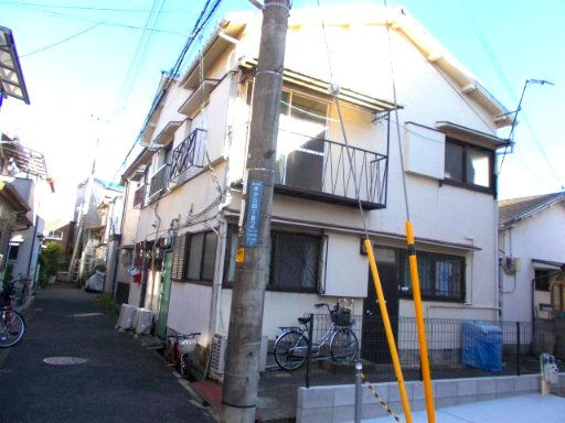 泉が丘４丁目テラスハウス西端の外観