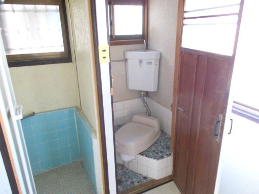 泉が丘４丁目テラスハウス西端のトイレ