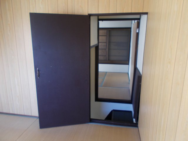 泉が丘４丁目テラスハウス西端の内装|2F南側