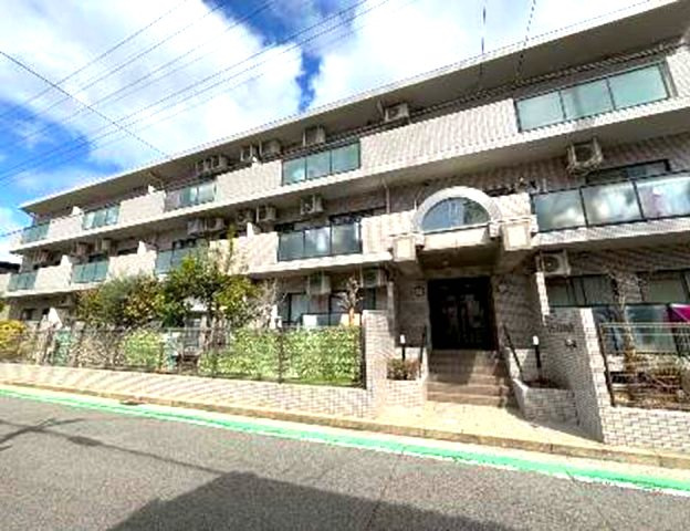 グリーンエクセル甲子園の外観|通勤にも外出にもアクセス良好。家族でおでかけすることも増えそうですね。