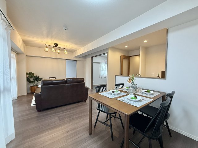 宝マンション富田町の居間・リビング