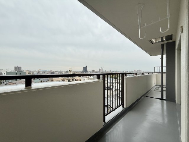 宝マンション富田町のバルコニー