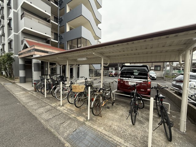 宝マンション富田町の駐輪場
