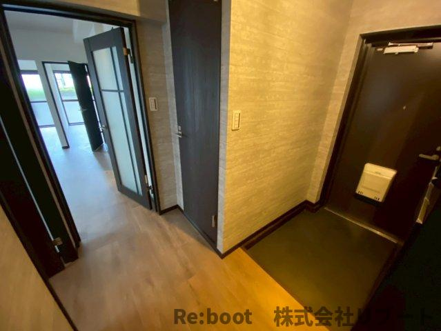 メゾン本行徳の玄関