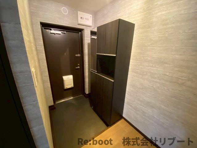 メゾン本行徳の玄関