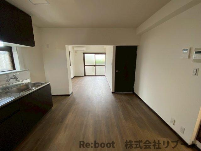 メゾン本行徳の居間・リビング