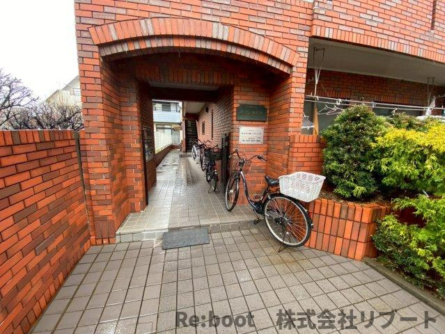 メゾン本行徳のエントランス