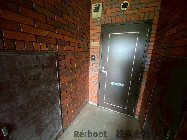 メゾン本行徳の玄関