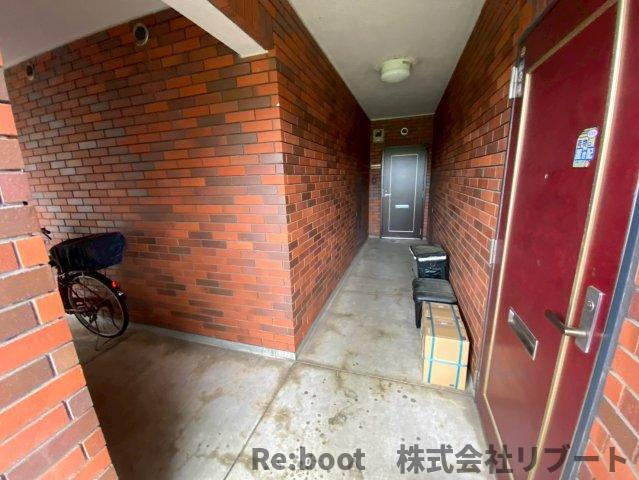 メゾン本行徳の玄関