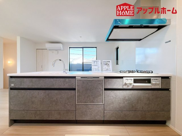 [新築住宅] さいたま市浦和区大東一 全3棟のキッチン|見栄えもよくお手入れもスムーズに出来ます。豊富な収納力もございますので、キッチンスペースをスッキリとお使い頂けそうです。