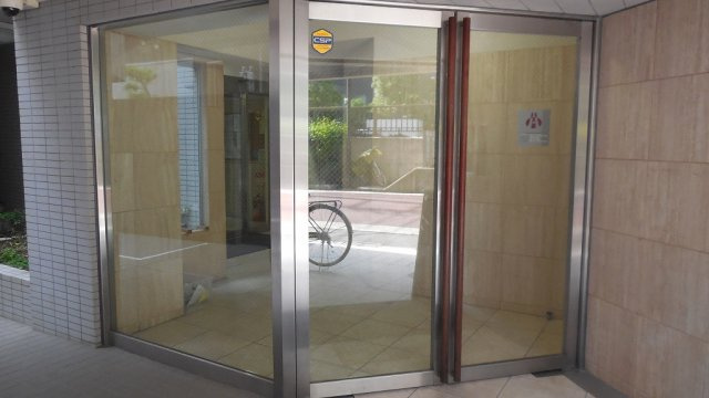 菱和パレス飯田橋のエントランス